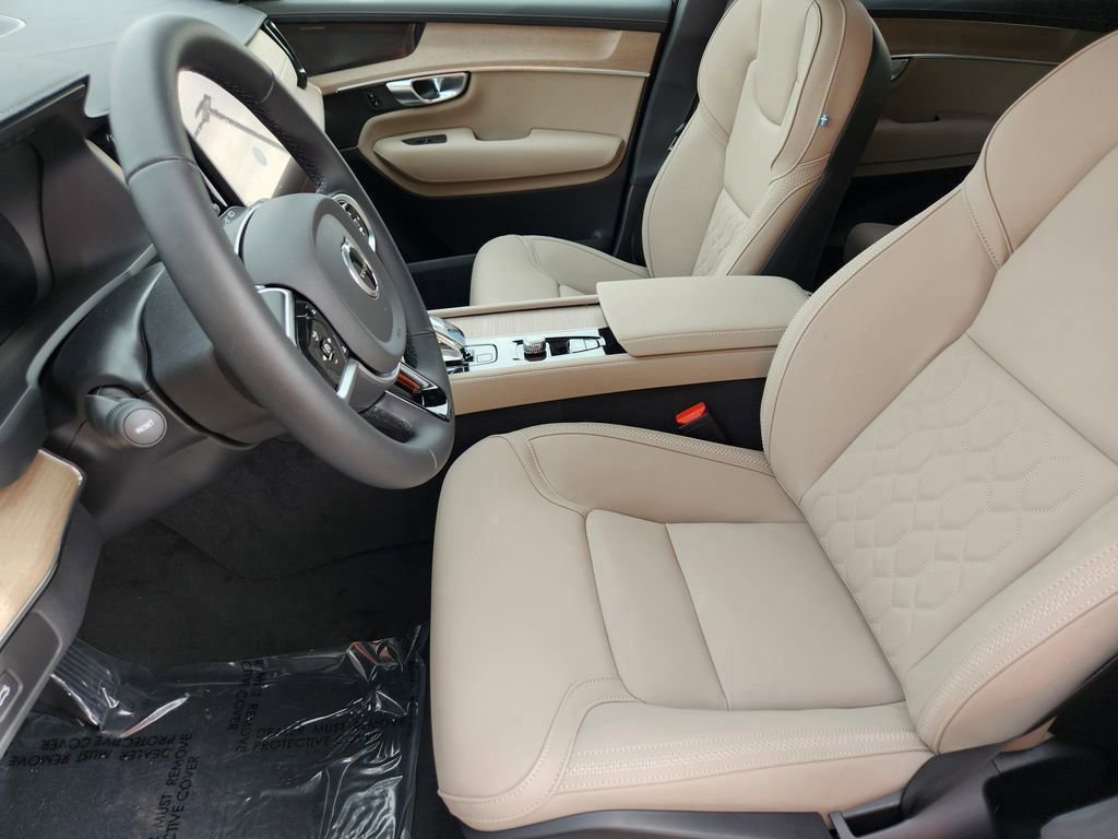 New 2026 Volvo XC90 B6 Plus w/ Protection Package Premier image 7