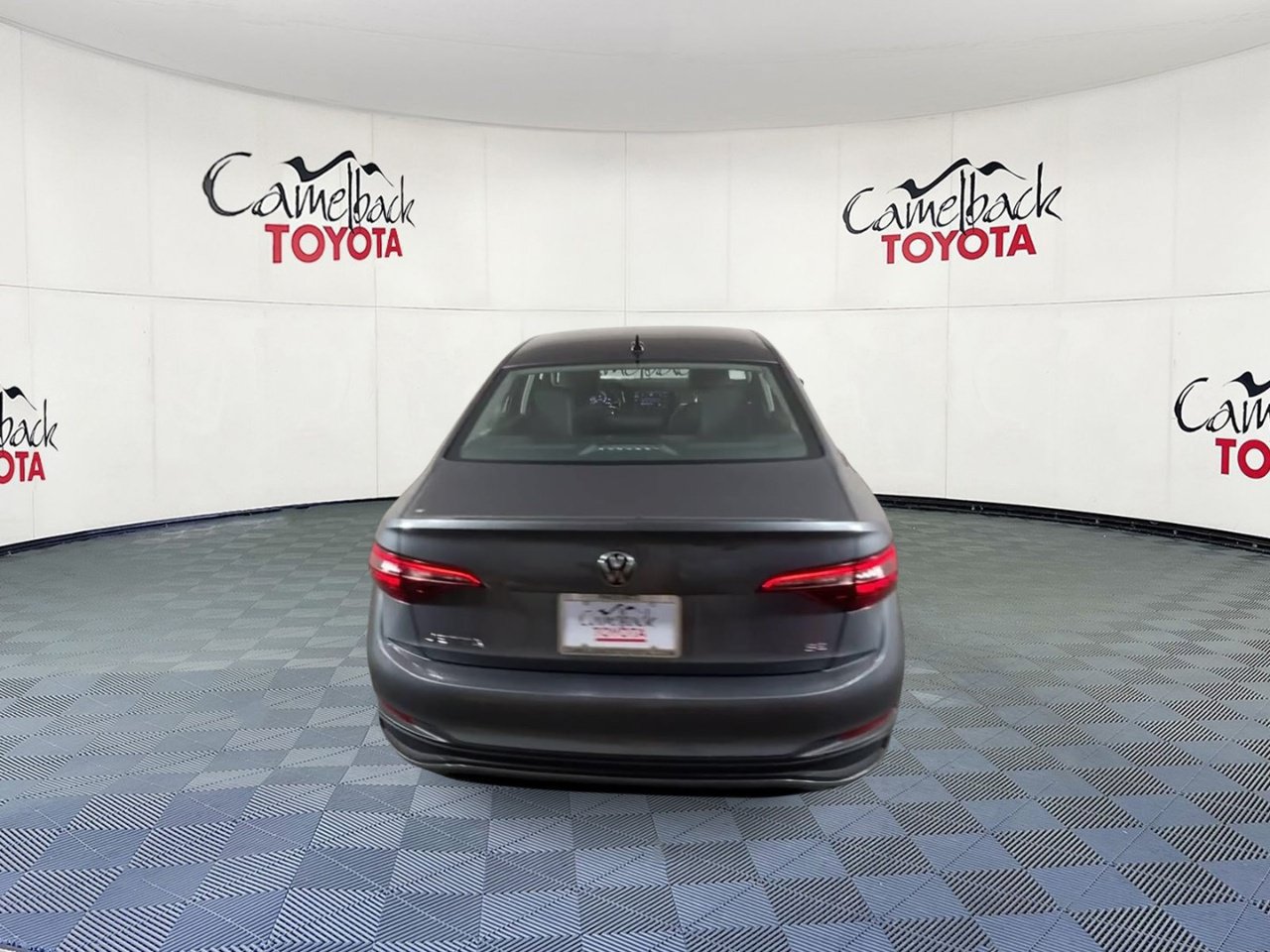 Used 2024 Volkswagen Jetta SE FWD image 9