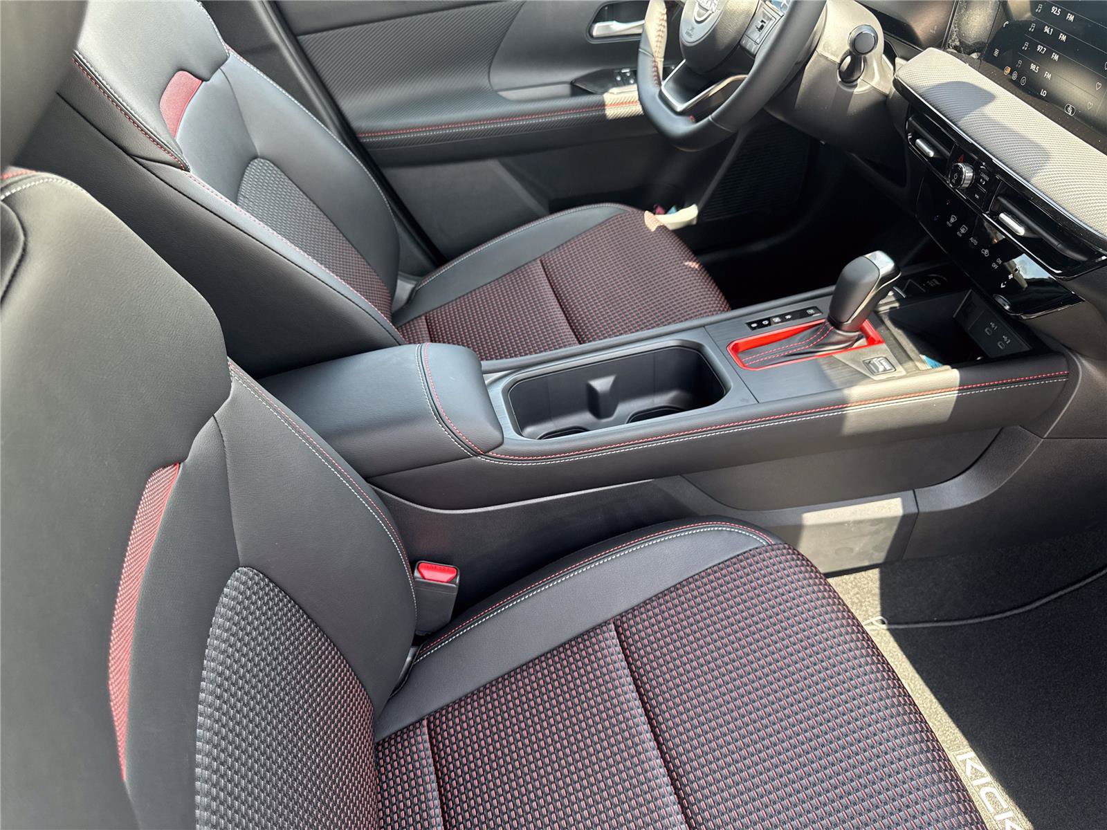 New 2026 Nissan Kicks SR FWD image 33