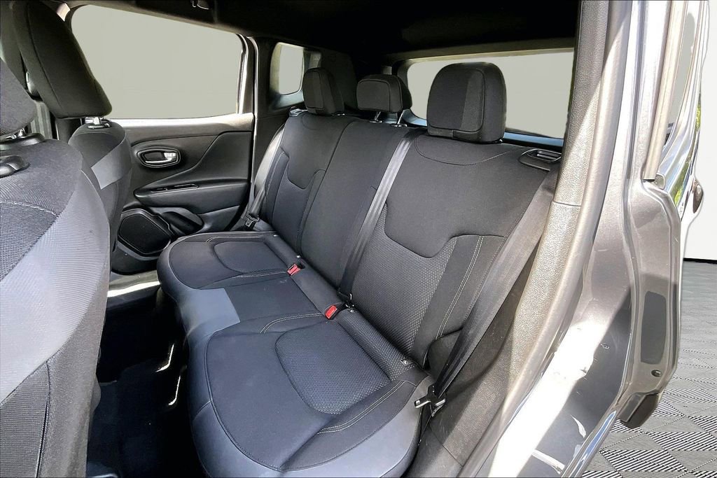 Used 2022 Jeep Renegade Altitude AWD/4WD image 16