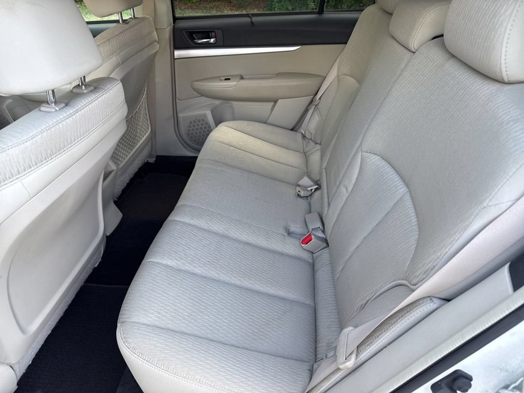 Used 2010 Subaru Outback 2.5i Premium AWD/4WD image 11