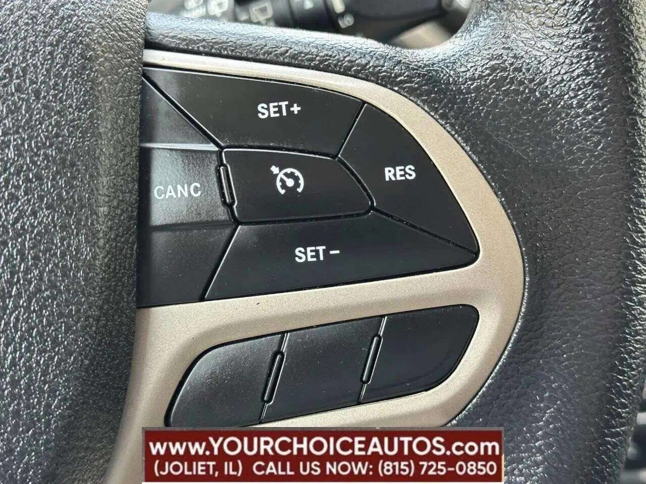 Used 2018 Jeep Cherokee Latitude w/ Safety Group AWD/4WD image 28