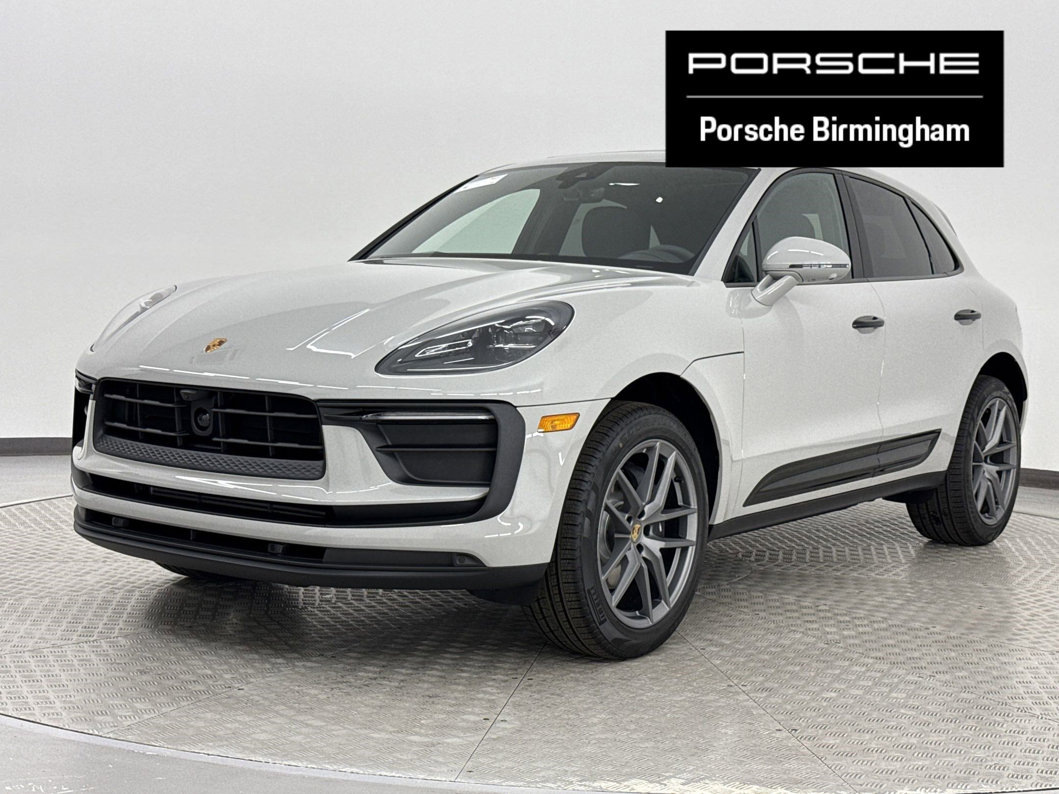 Used 2025 Porsche Macan image 1