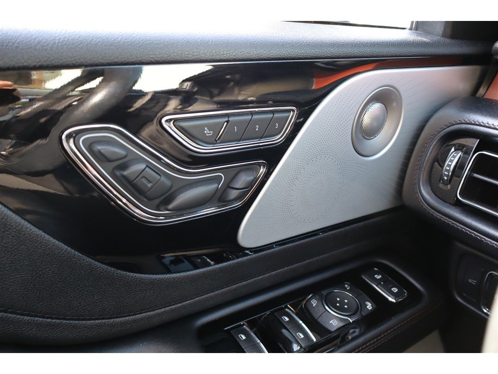 Used 2020 Lincoln Aviator Reserve w/ Equipment Group 202A AWD/4WD image 30