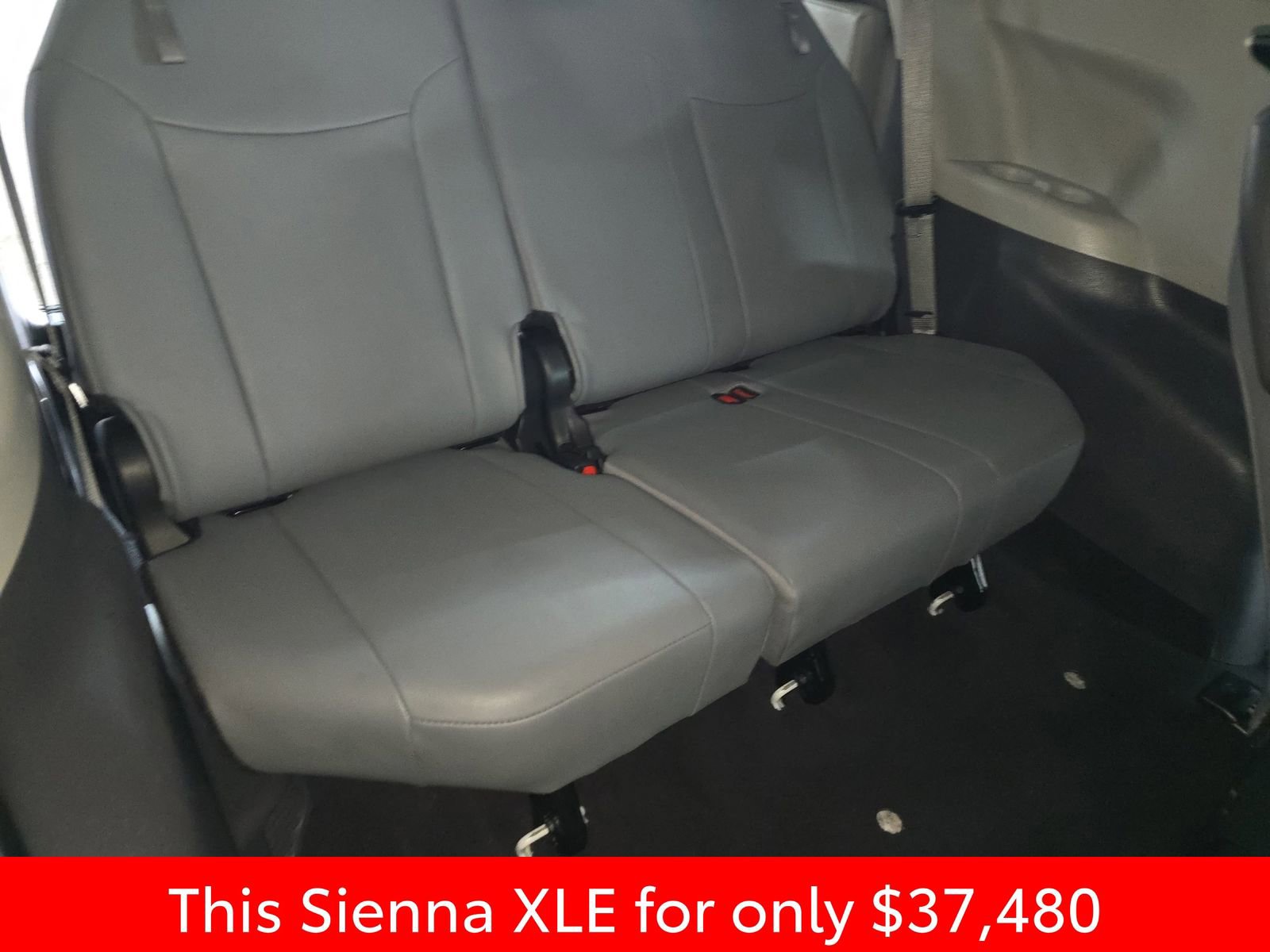 Used 2024 Toyota Sienna XLE image 18