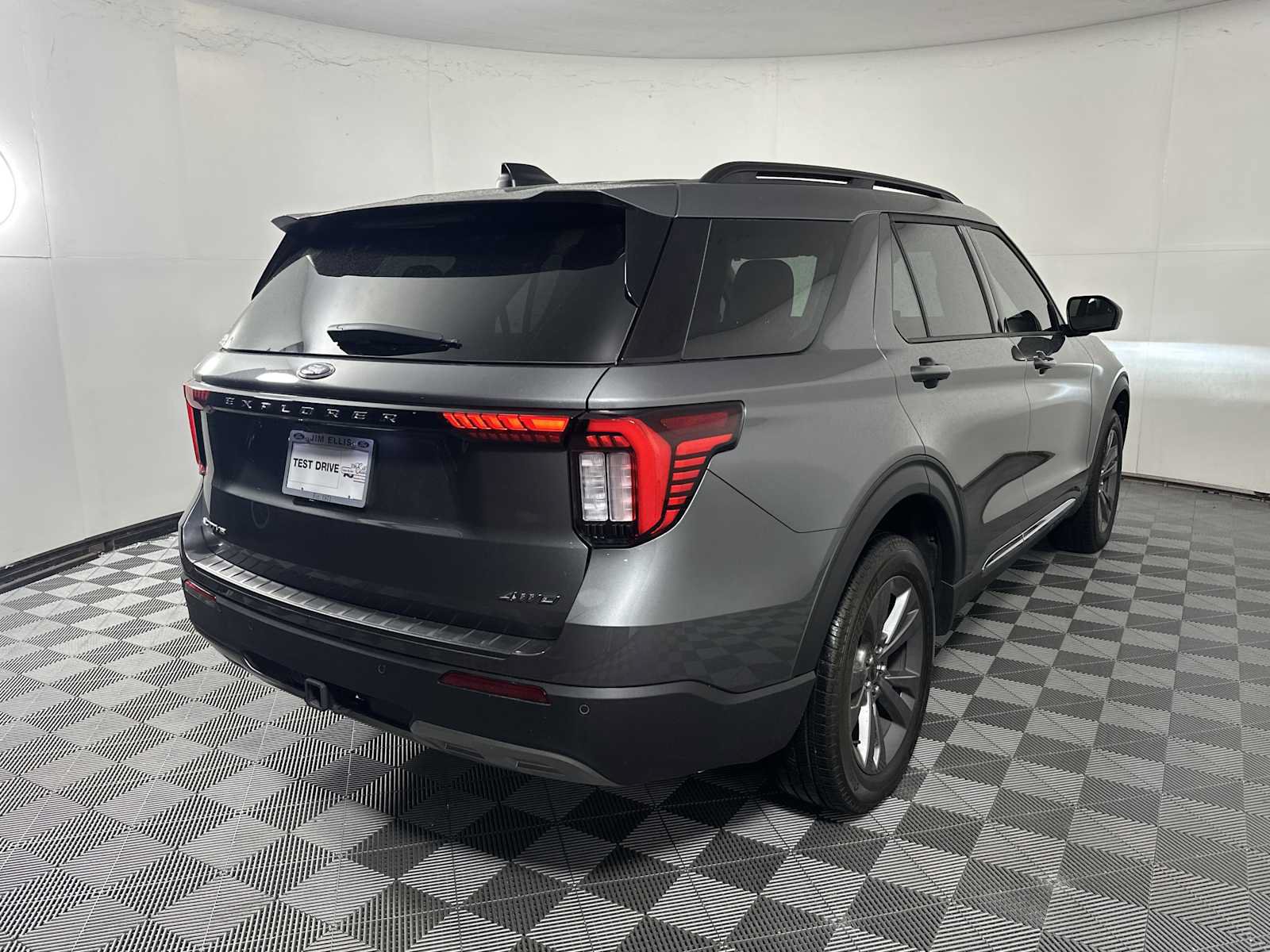 Used 2025 Ford Explorer Active w/ Active Comfort Package AWD/4WD image 7