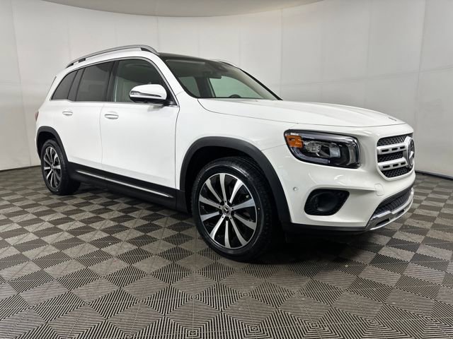 Used 2022 Mercedes-Benz GLB 250 4MATIC image 2