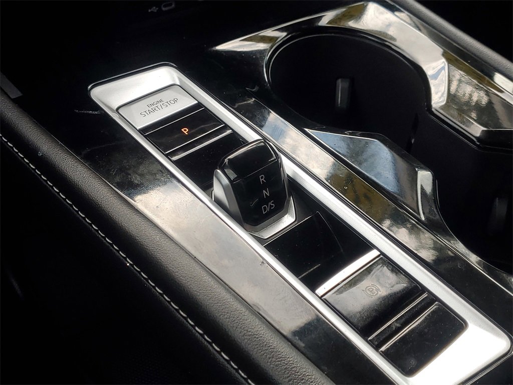 Used 2025 Volkswagen Atlas SE image 30