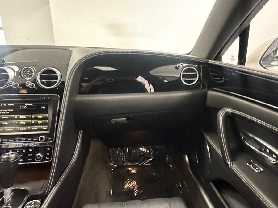 Used 2016 Bentley Flying Spur V8 image 26