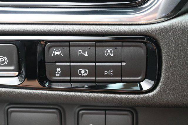 Used 2025 GMC Yukon Elevation w/ LPO, Floor Liner Package RWD image 15