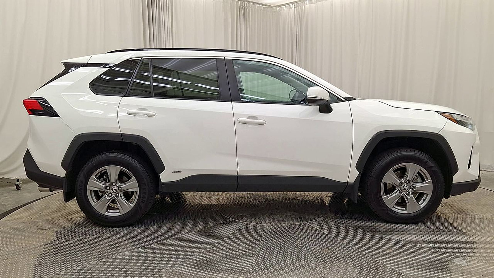 Certified 2022 Toyota RAV4 XLE w/ Convenience Package AWD/4WD image 7