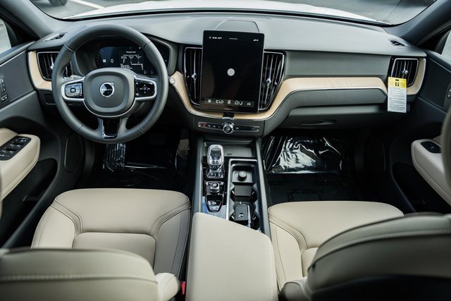 New 2026 Volvo XC60 T8 Plus w/ Protection Package Premier image 19