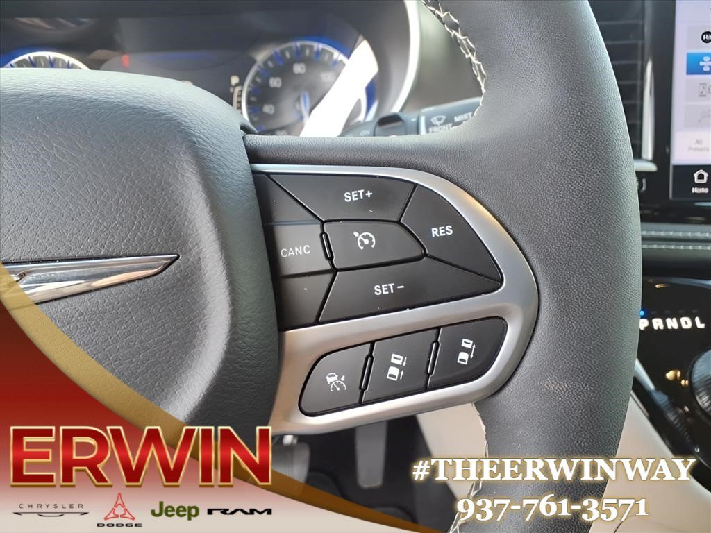 Used 2024 Chrysler Pacifica Touring-L FWD image 19
