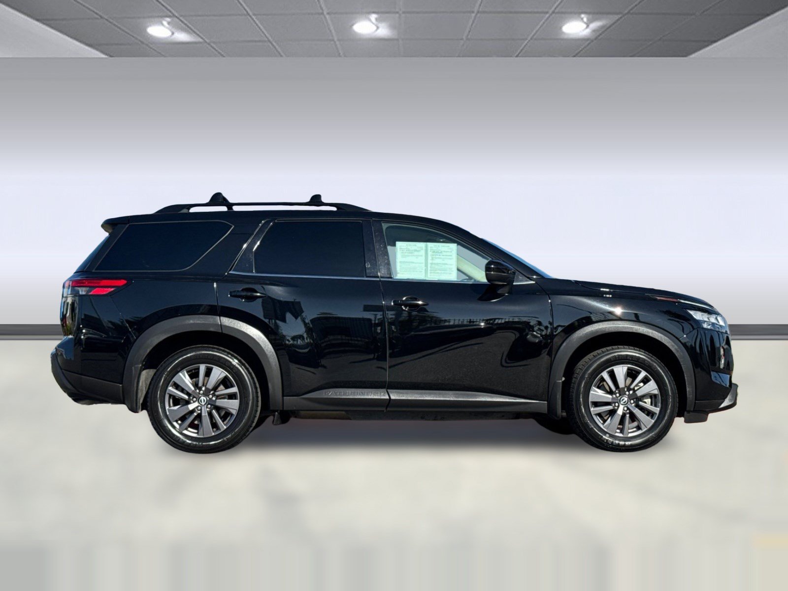 Used 2022 Nissan Pathfinder SV w/ SV Black Package FWD image 8