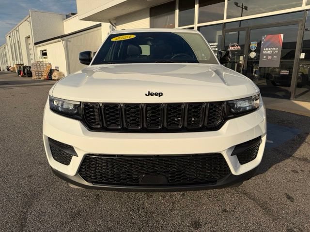 Used 2023 Jeep Grand Cherokee Altitude AWD/4WD image 44