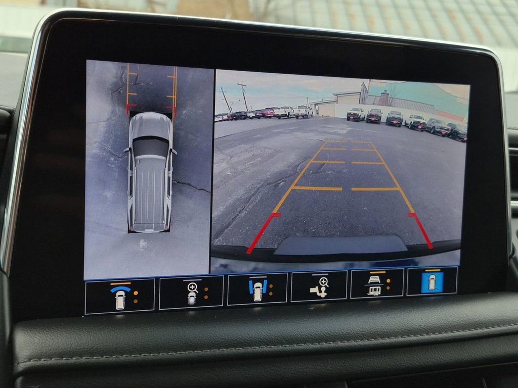 Used 2021 Chevrolet Suburban Z71 w/ Z71 Signature Package image 26