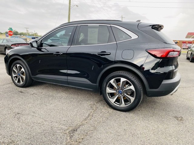 Used 2023 Ford Escape Platinum image 2