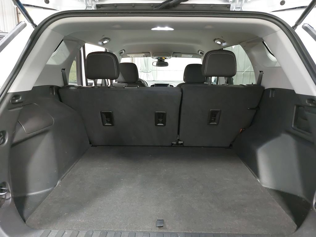 Used 2023 GMC Terrain SLE w/ Driver Convenience Package image 12