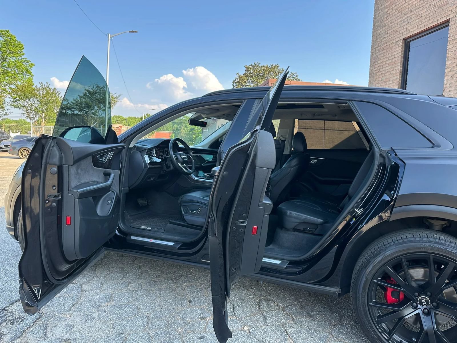 Used 2019 Audi Q8 Prestige w/ Luxury Package AWD/4WD image 17