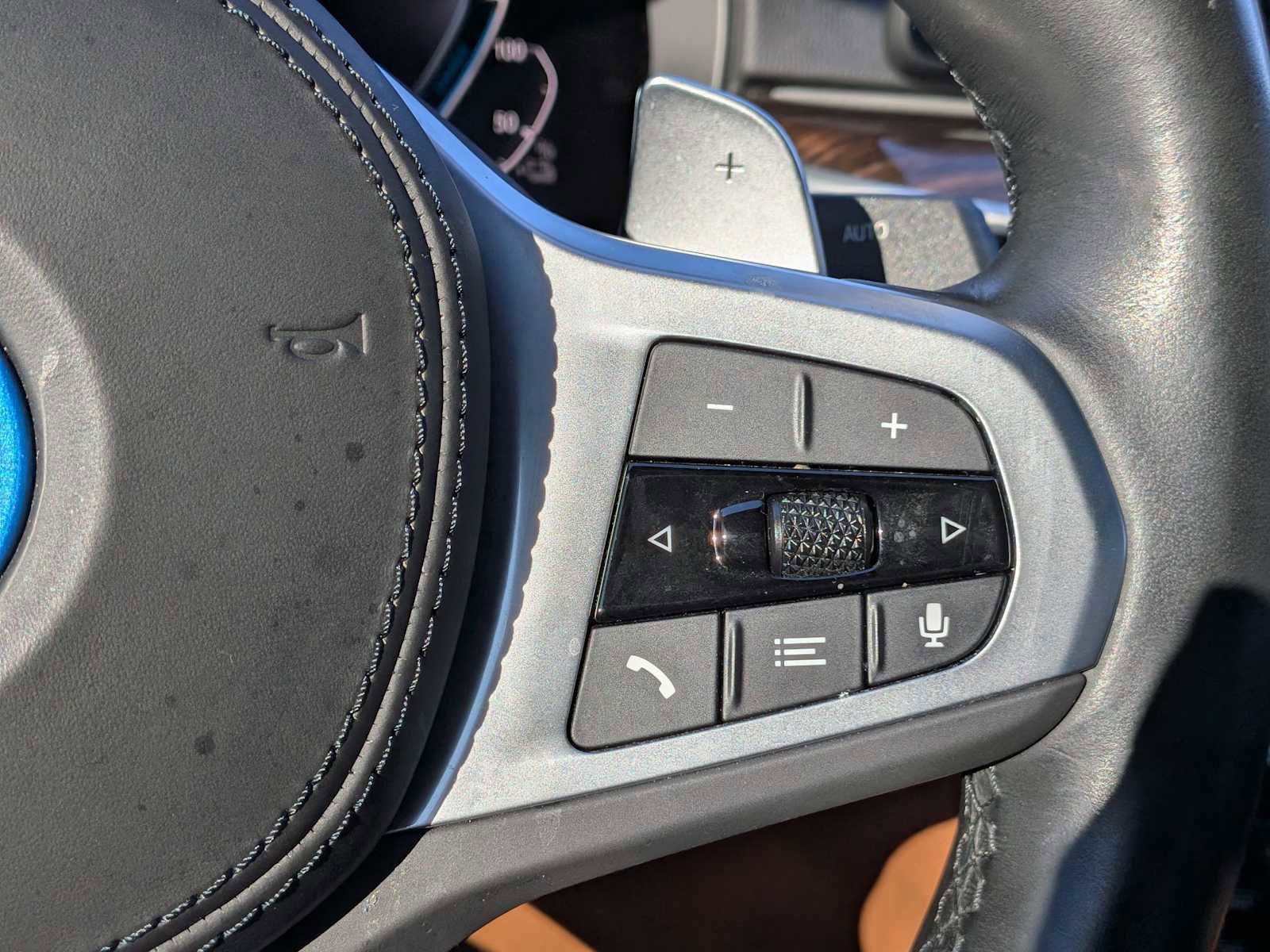 Used 2023 BMW 530e w/ M Sport Package image 25