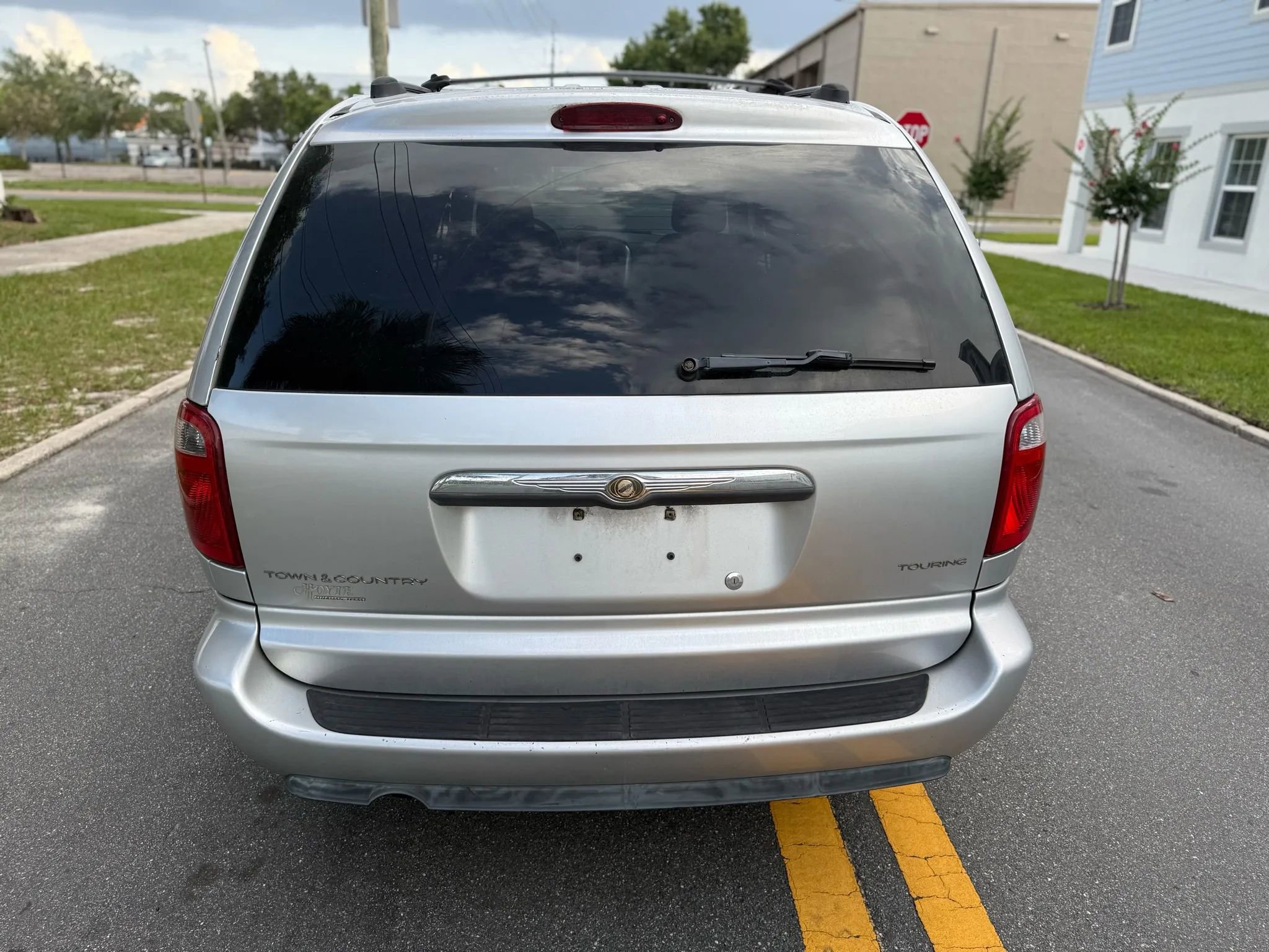 Used 2005 Chrysler Town & Country Touring w/ Leather Interior Group FWD image 8