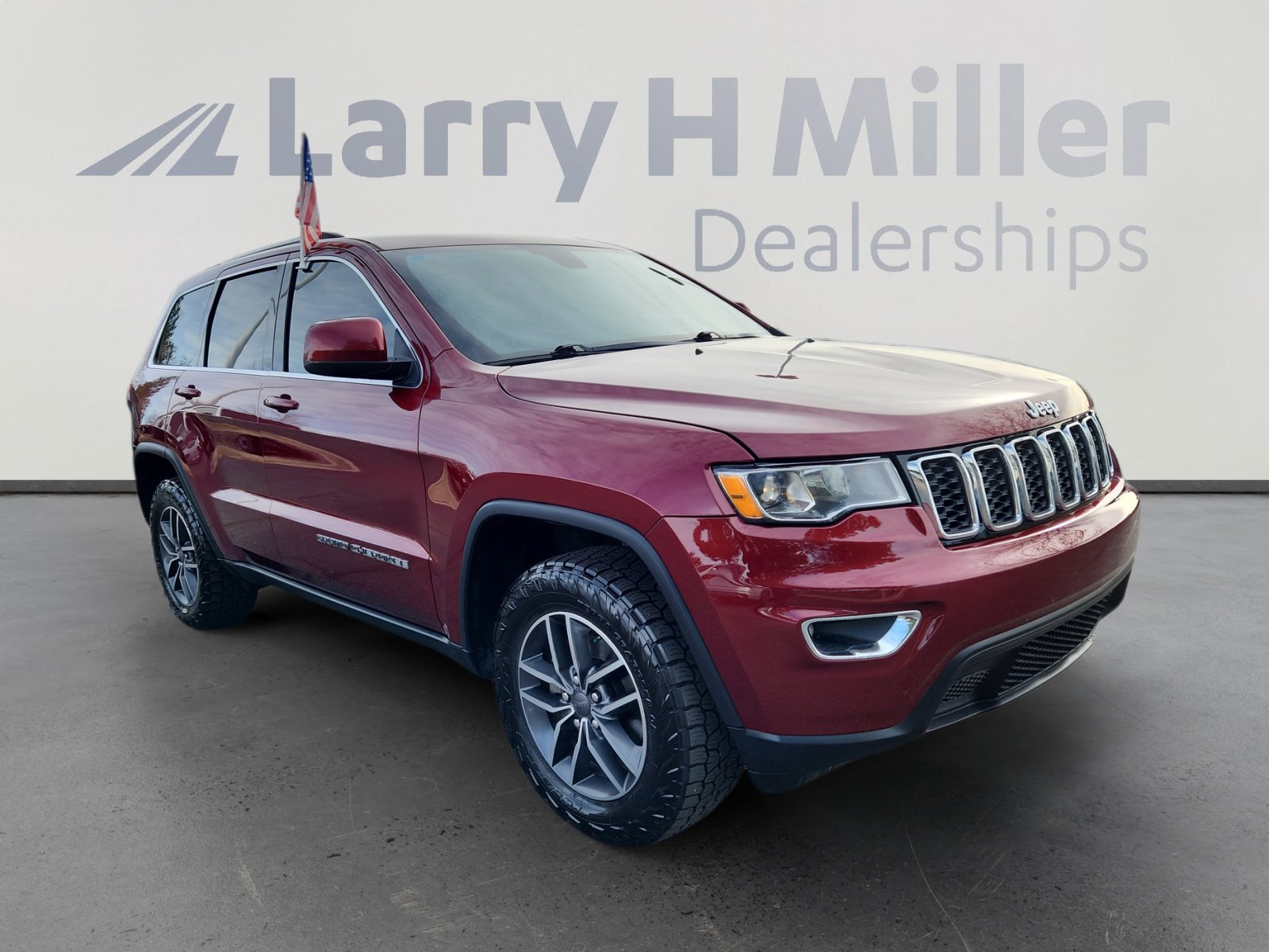 Used 2019 Jeep Grand Cherokee Laredo w/ 18" Wheel & 8.4" Radio Group image 7