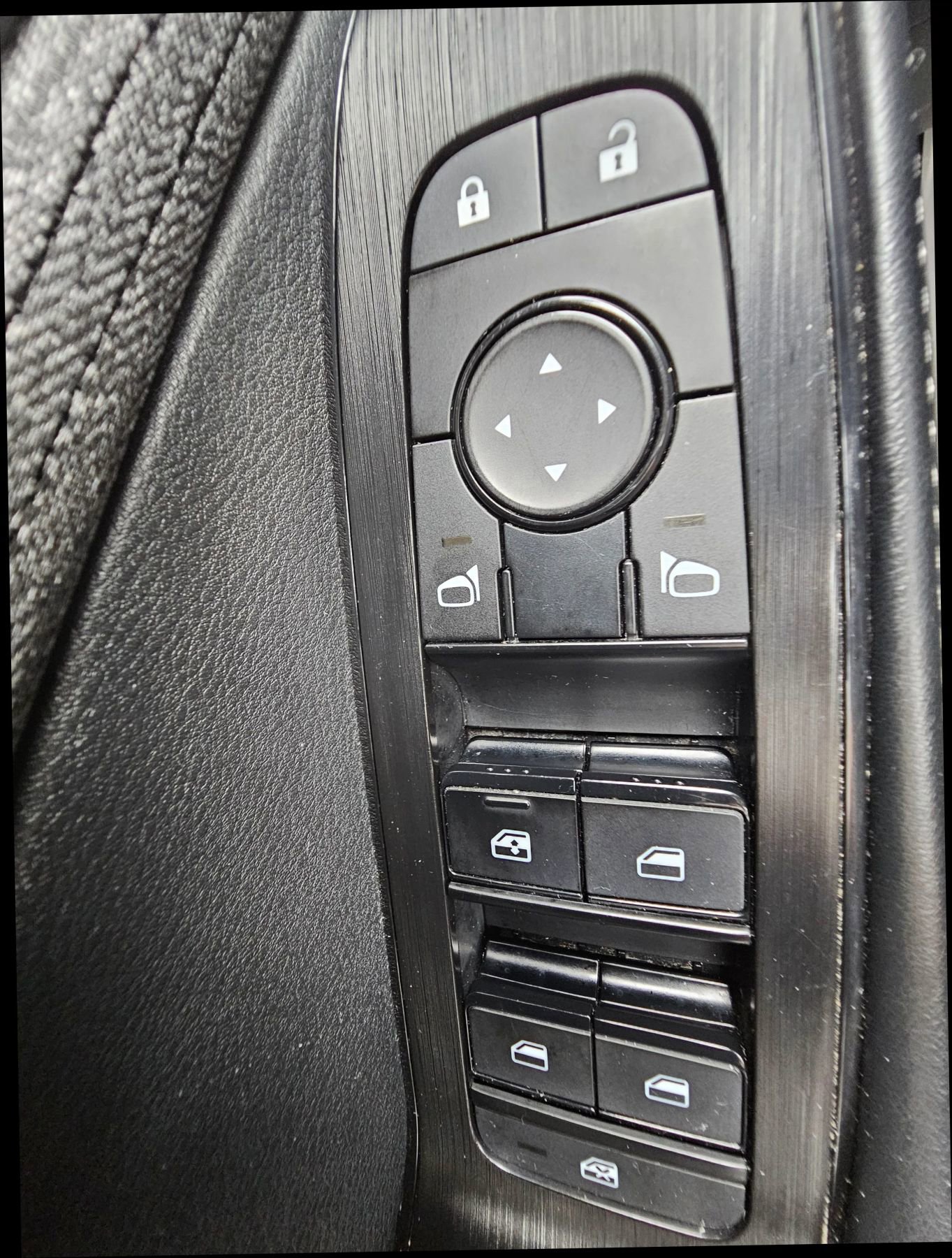 Used 2023 Nissan Rogue SV image 21