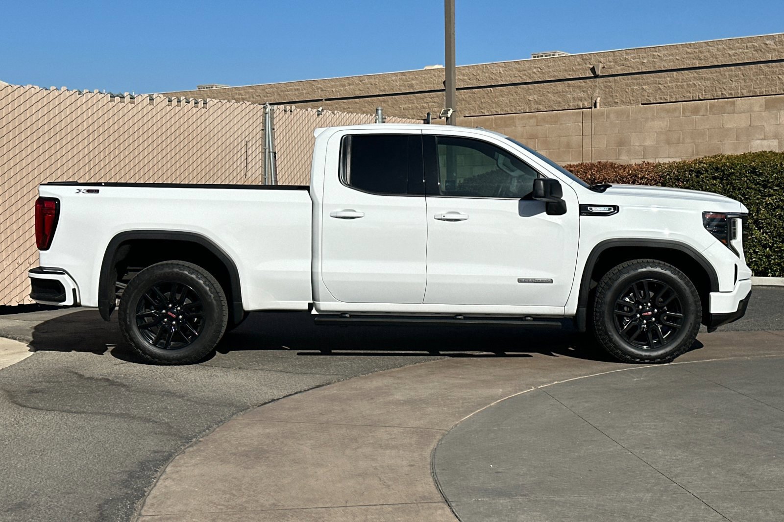 Certified 2023 GMC Sierra 1500 Elevation w/ Preferred Package AWD/4WD image 3