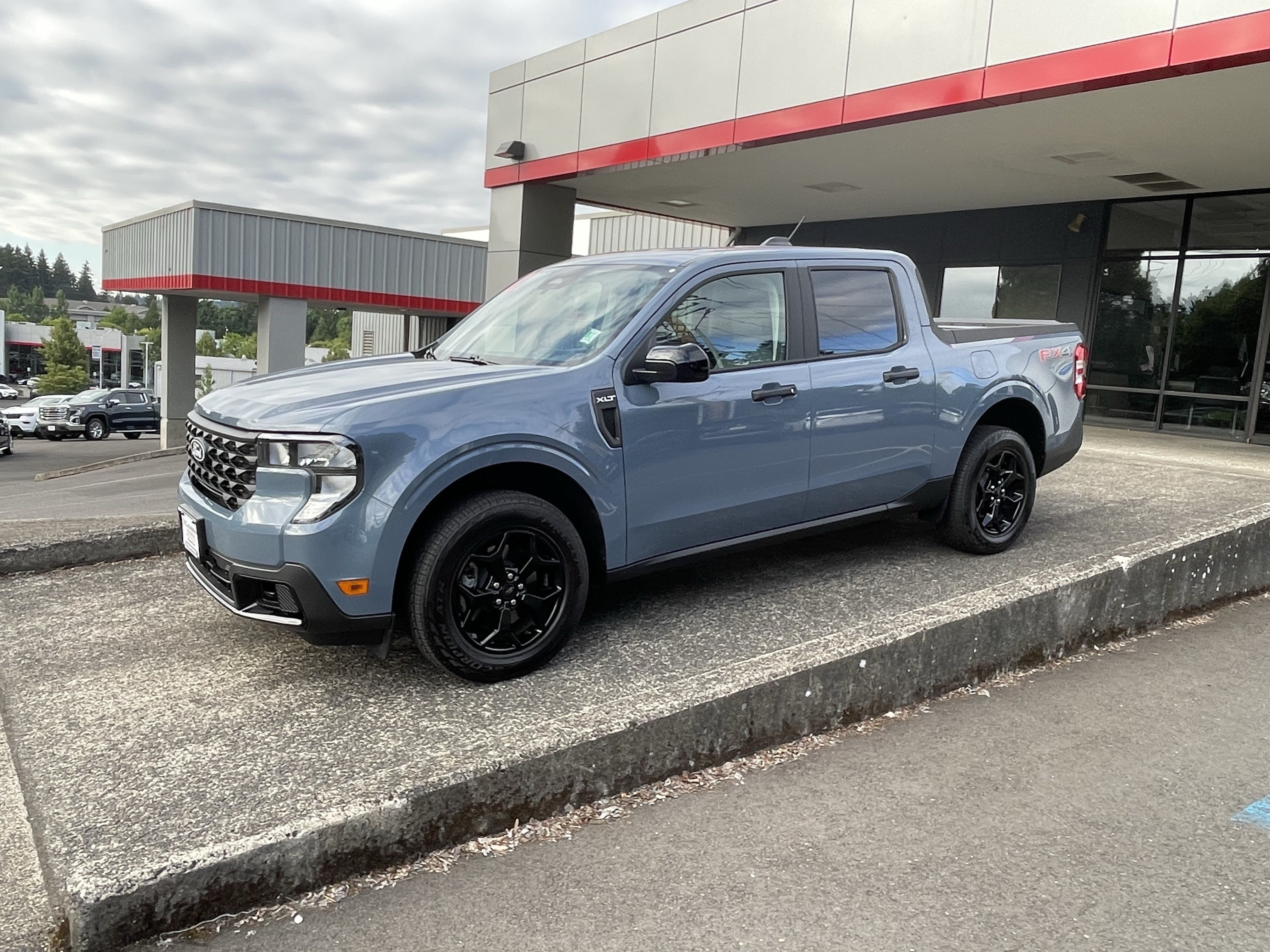 Used 2025 Ford Maverick XLT w/ XLT Luxury Package AWD/4WD image 4