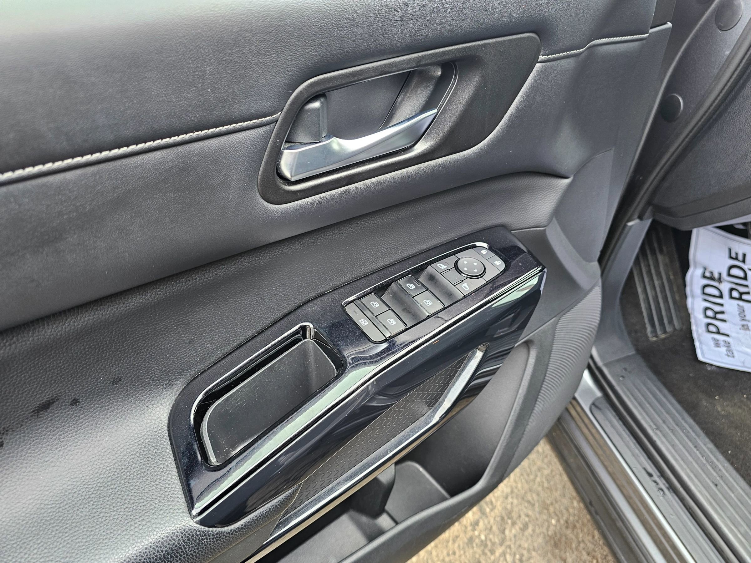 Used 2022 Nissan Pathfinder SV w/ Cargo Package image 23