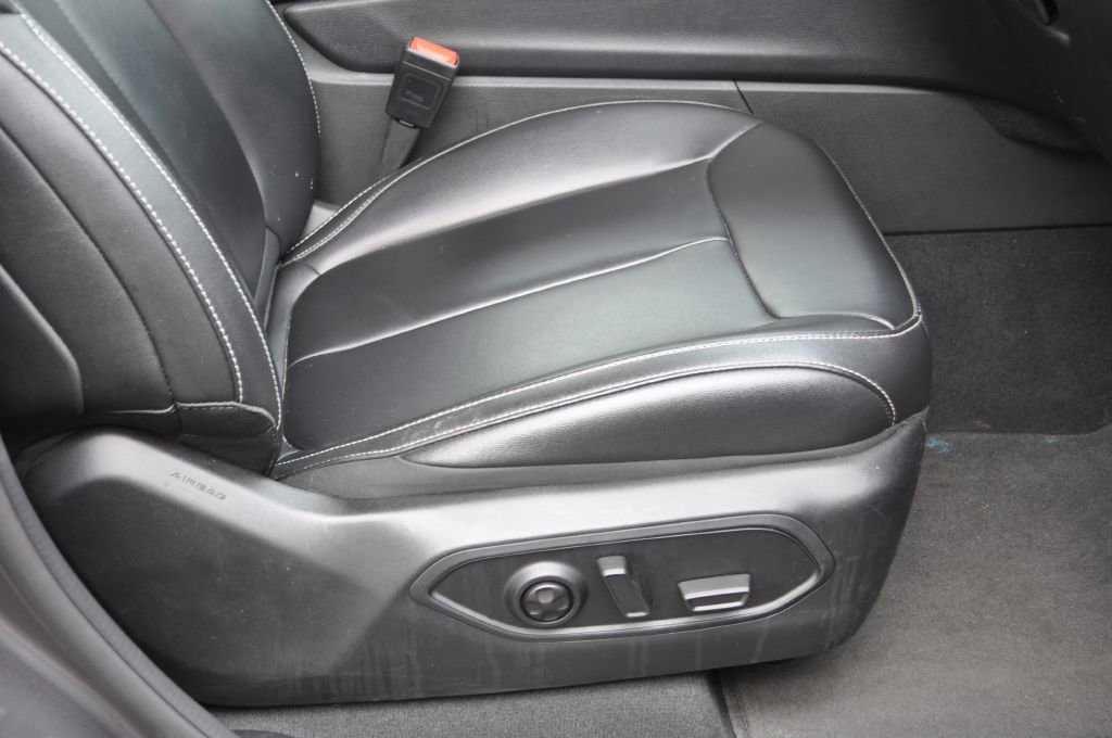 Used 2024 Jeep Grand Cherokee Limited image 23