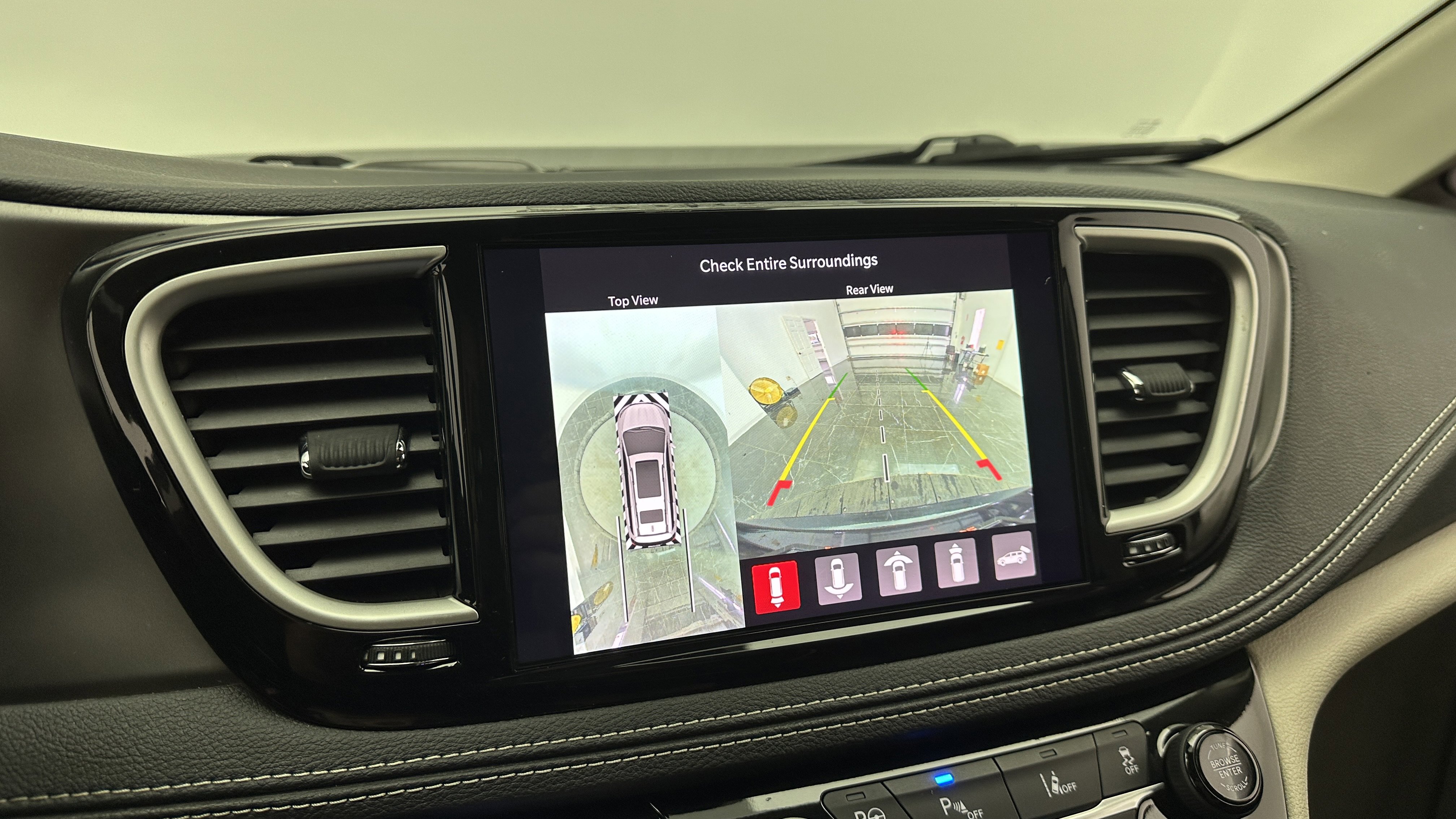 Used 2022 Chrysler Pacifica Touring-L w/ Uconnect Theater Family Group image 19