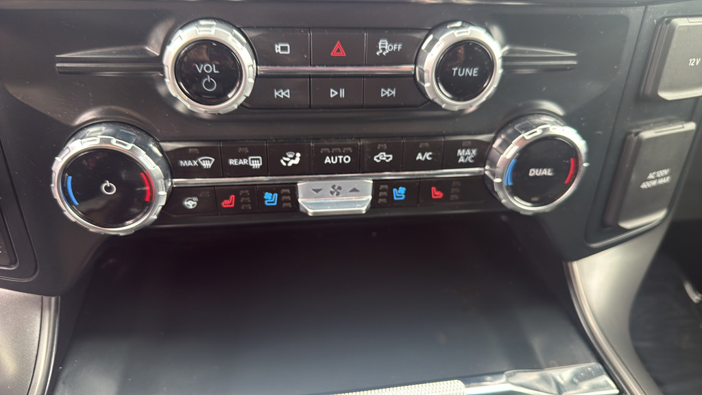 Used 2025 Ford F150 Lariat AWD/4WD image 17