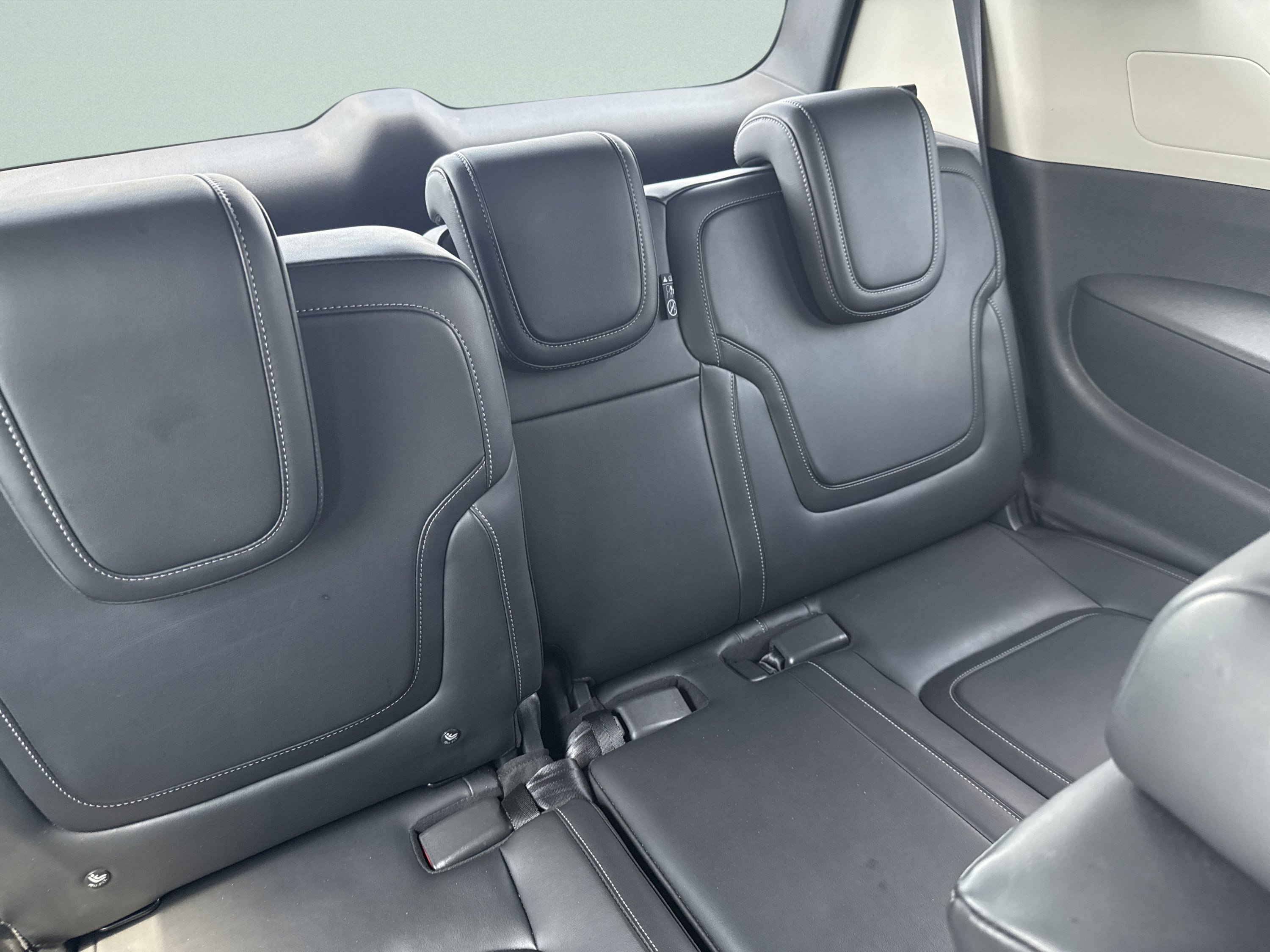 Used 2025 Nissan Armada SV AWD/4WD image 33