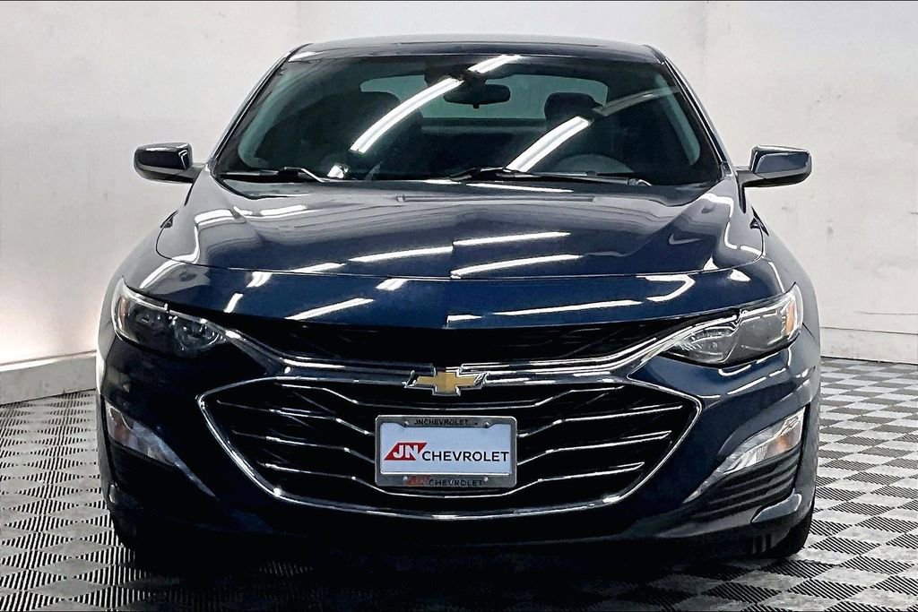 Used 2021 Chevrolet Malibu LT FWD image 2