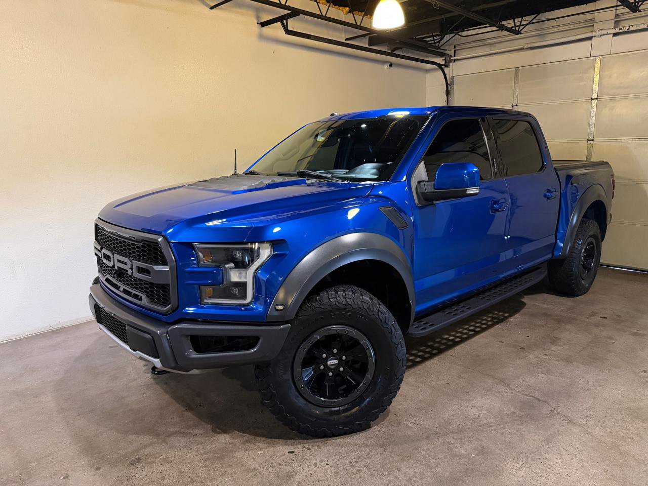 Used 2018 Ford F150 Raptor w/ Equipment Group 802A Luxury AWD/4WD image 1