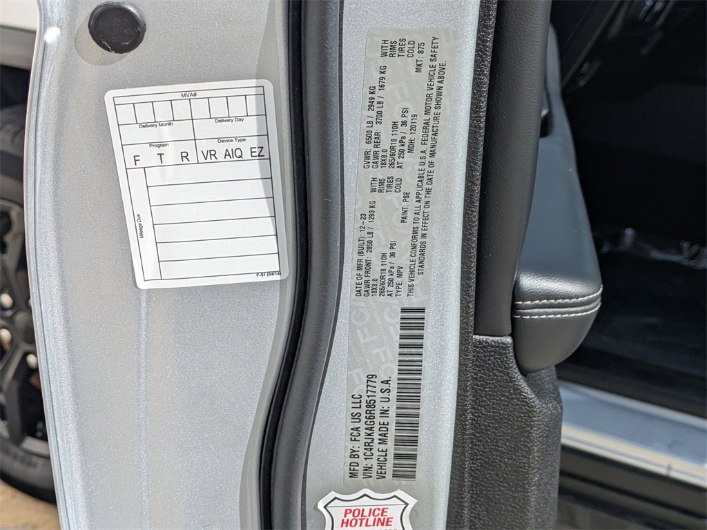 Used 2024 Jeep Grand Cherokee L Laredo image 38