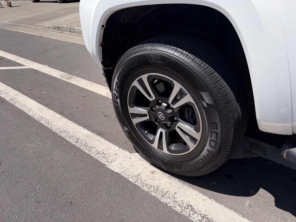 Used 2018 Toyota Tacoma TRD Sport AWD/4WD image 8