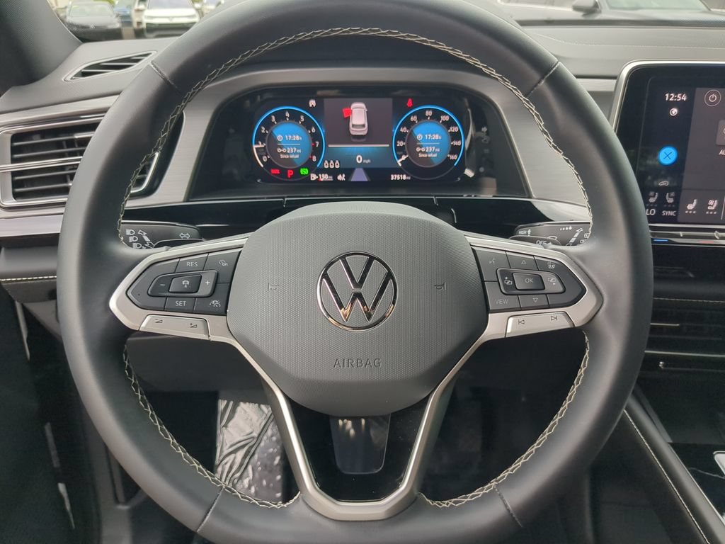 Certified 2024 Volkswagen Atlas Cross Sport SE FWD image 30