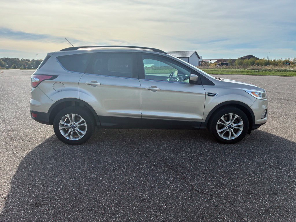Used 2017 Ford Escape SE w/ Equipment Group 201A FWD image 1