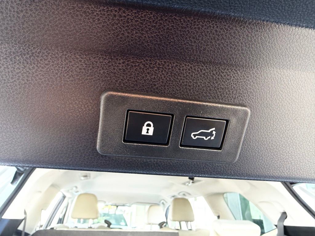 Used 2022 Subaru Ascent Limited AWD/4WD image 16