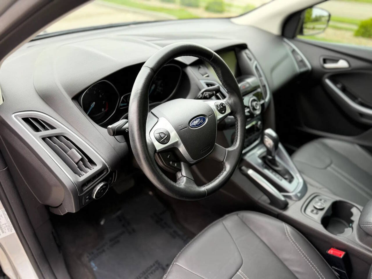 Used 2014 Ford Focus Titanium FWD image 11