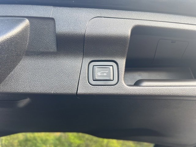 Used 2023 GMC Acadia SLE w/ Driver Convenience Package image 19