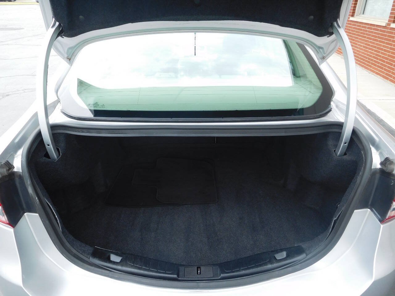 Used 2018 Ford Fusion SE FWD image 18