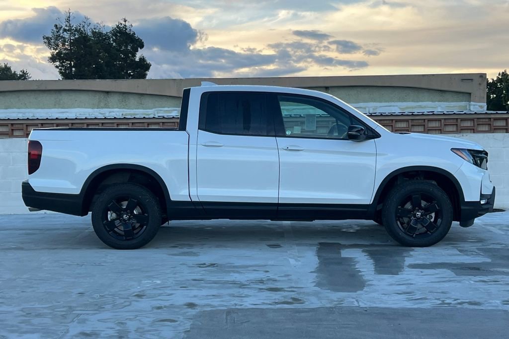 New 2026 Honda Ridgeline Black Edition image 3