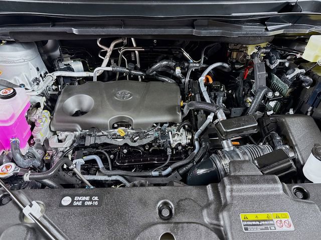 Used 2025 Toyota Sienna XLE w/ XLE Plus Package FWD image 28