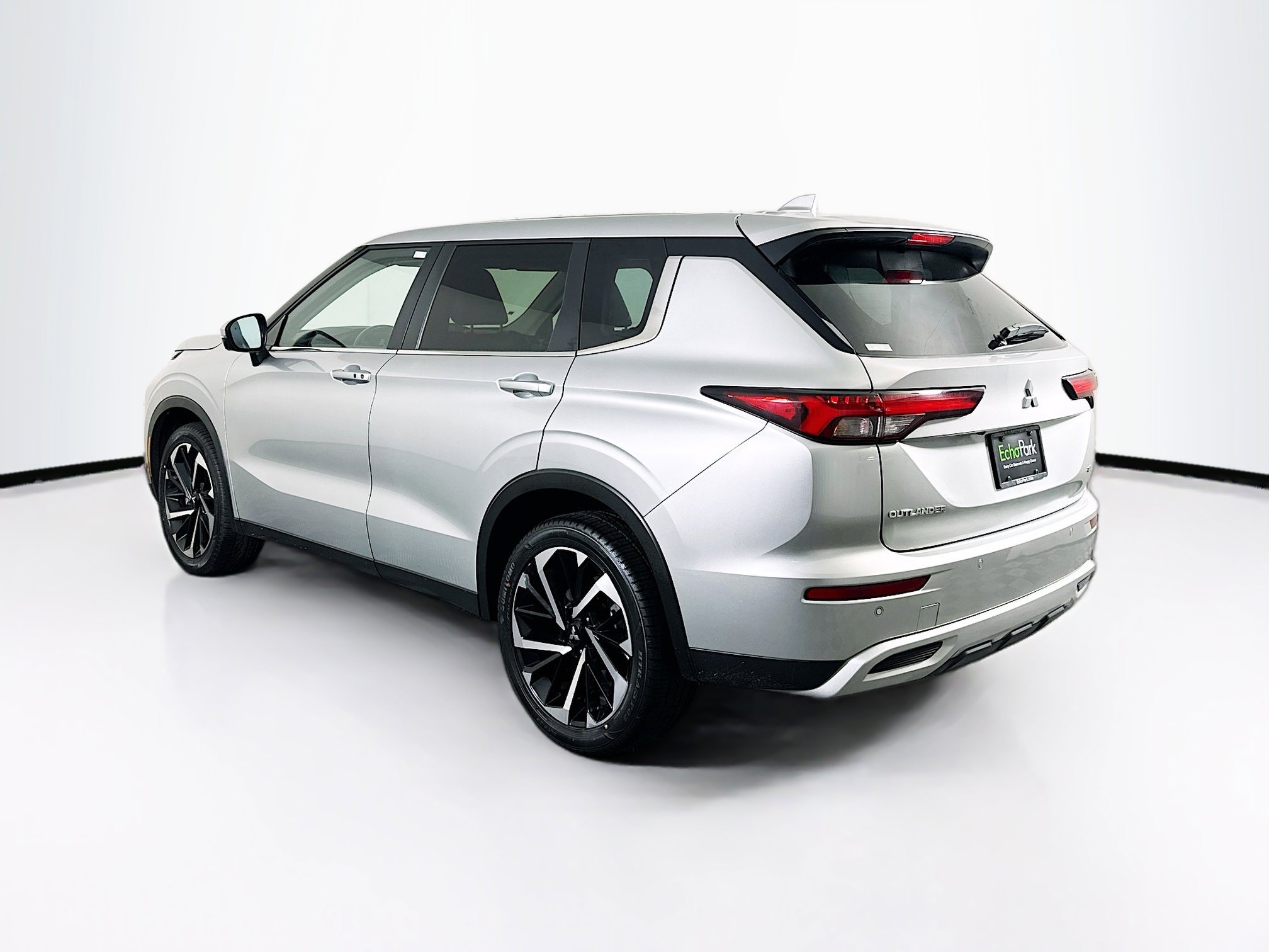 Used 2024 Mitsubishi Outlander SE image 5