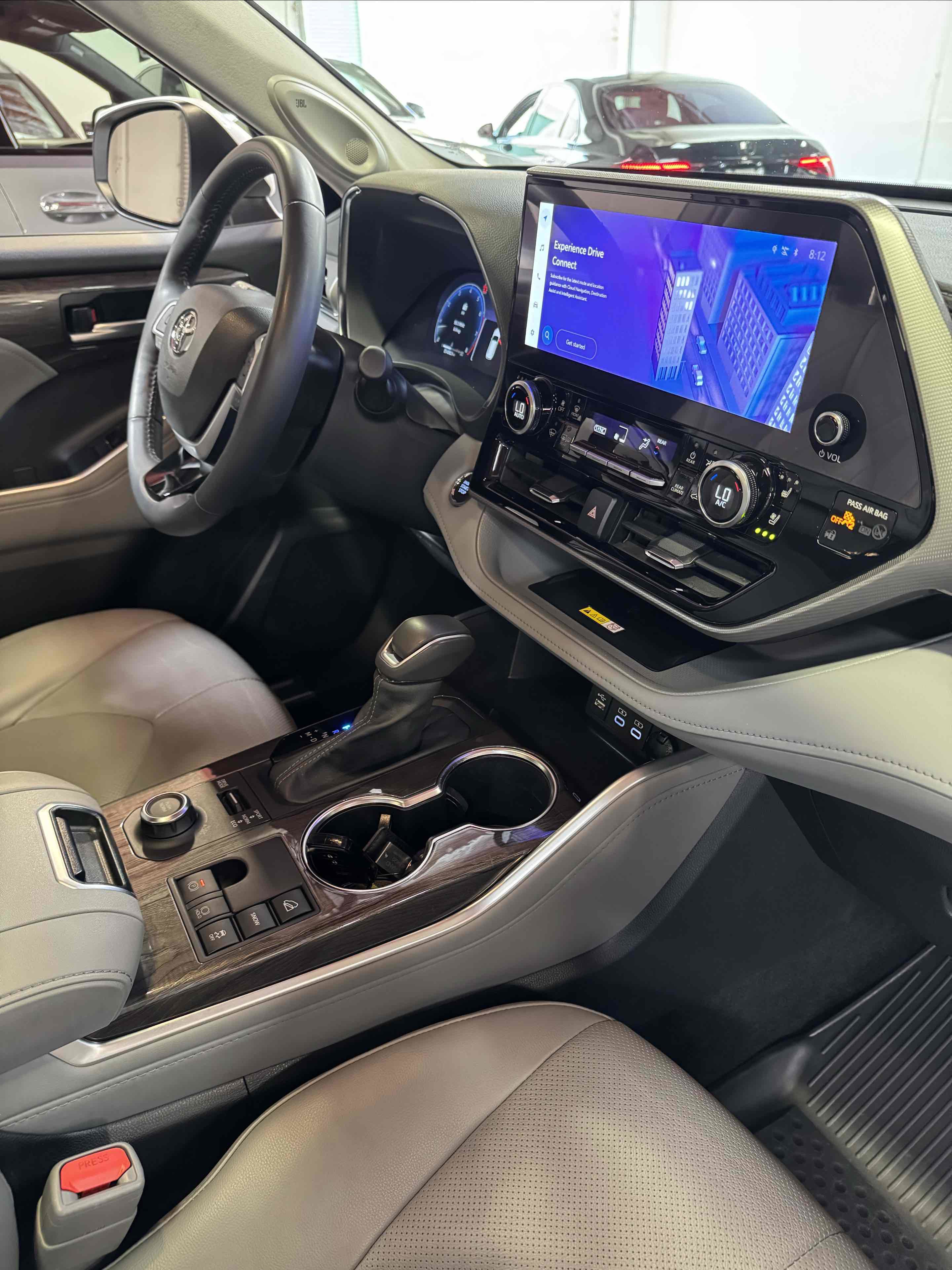 Used 2023 Toyota Highlander Platinum image 39