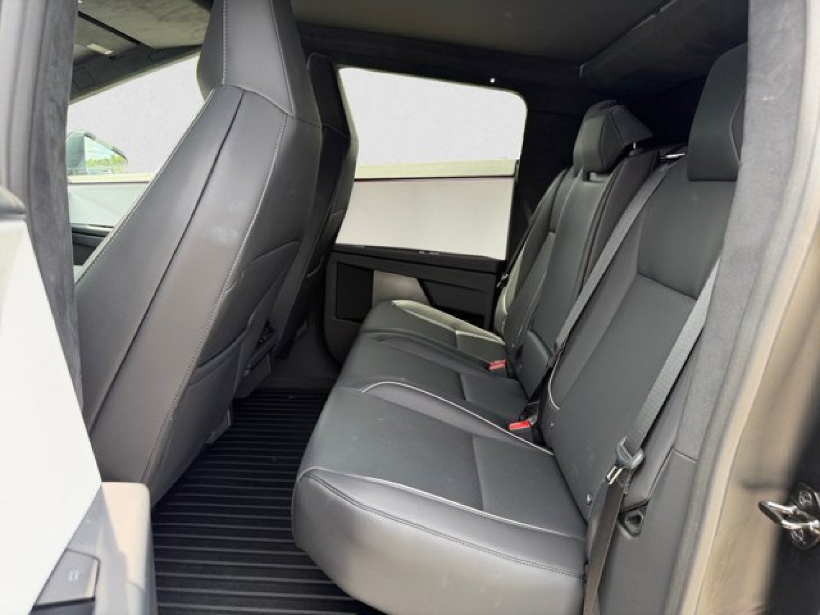 Used 2024 Tesla Cybertruck AWD Crew Cab image 17