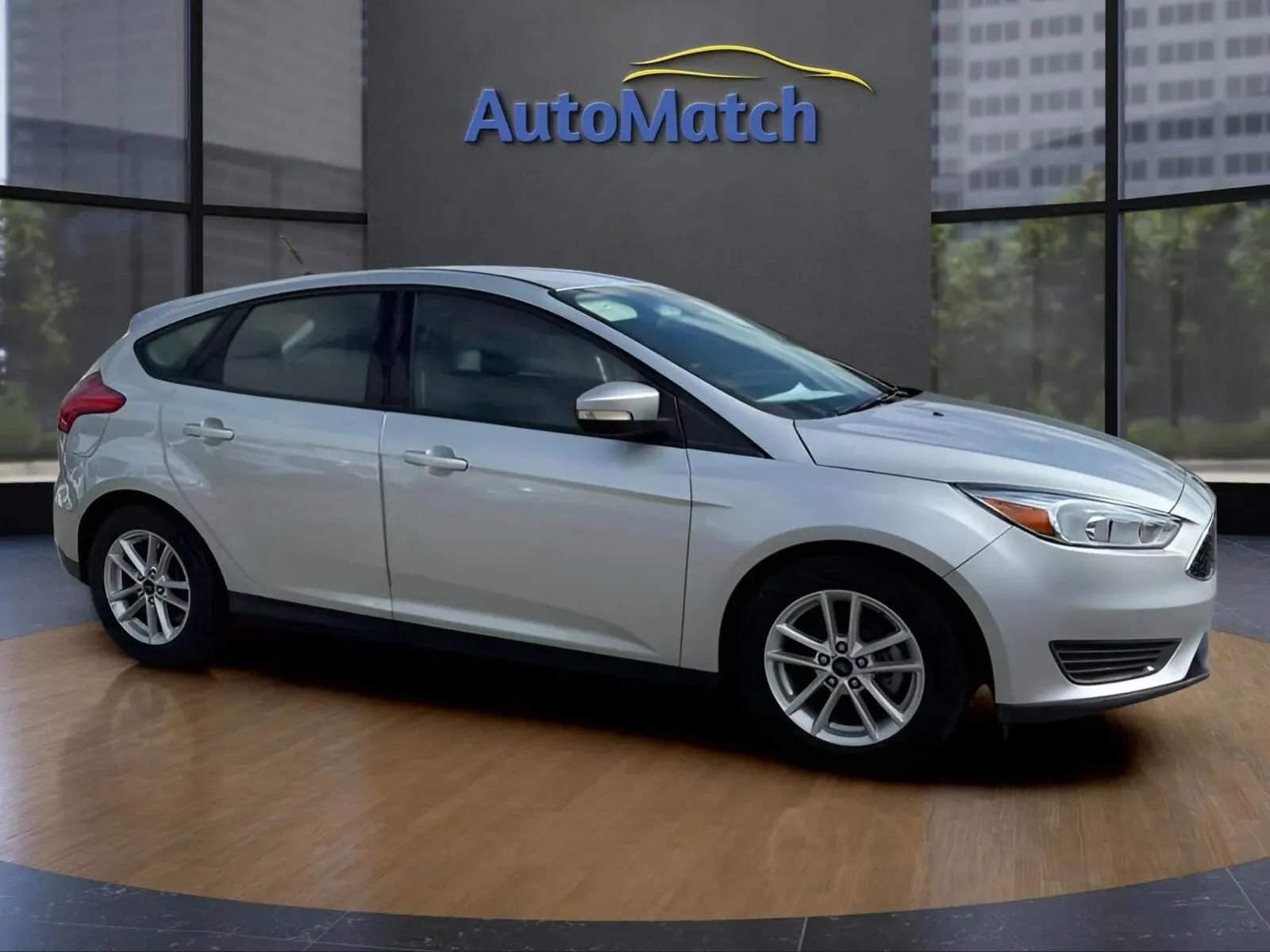 Used 2018 Ford Focus SE w/ Cold Weather Package FWD image 14